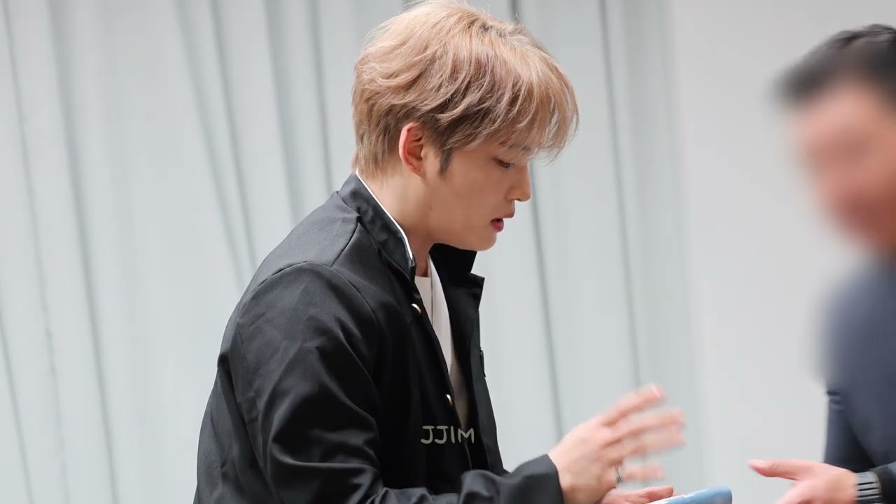 260206 김재중의 악력은? | Fromm Season's Greeting Fansign Event