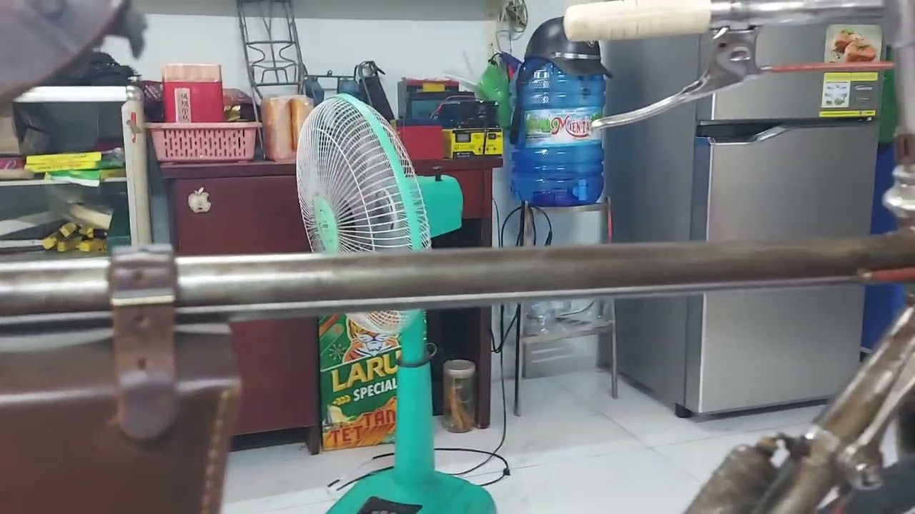 E lên thêm 2 xe .1 URAGO 700c.1 nhôm MERCIER nữ 650. A c e chú bác cần alô e 0704959111