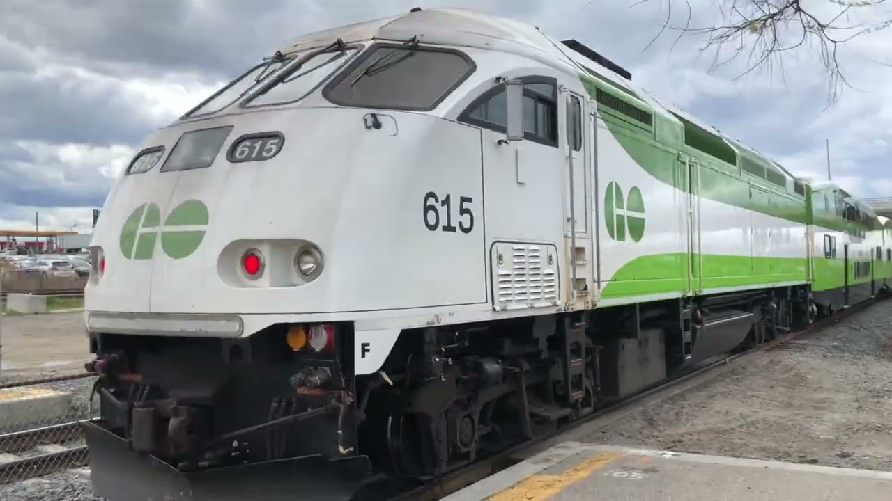 GO 615 on 9219 and GO 682 on 9116 at Pickering GO station