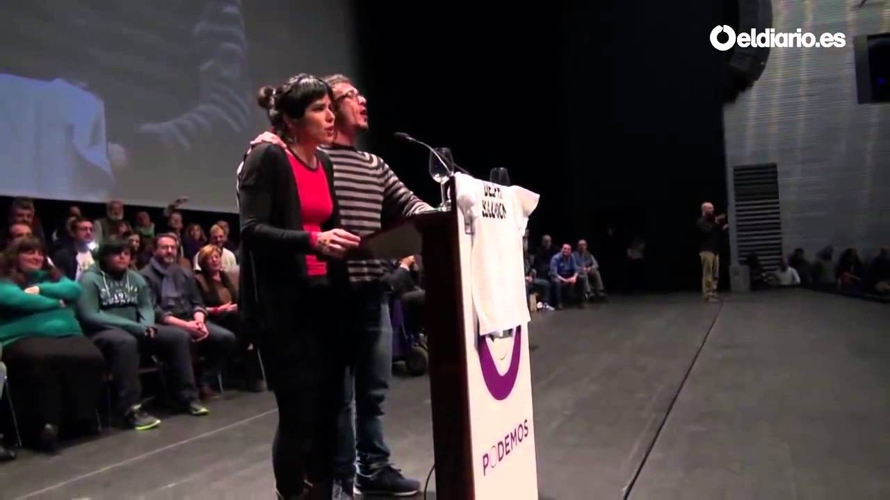 Teresa Rodríguez (PODEMOS) canta una copla en un mitin en Sevilla
