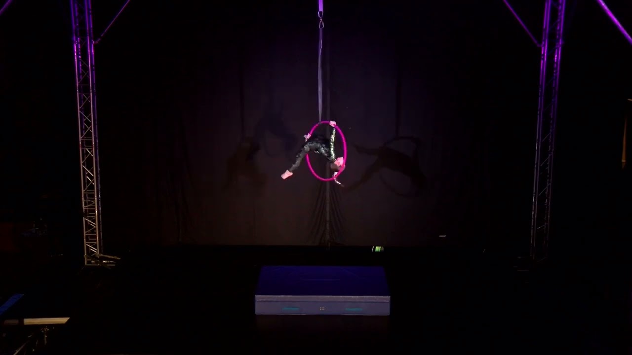 Červená Aneta Winter Cup 2026 AERIAL HOOP TEENS