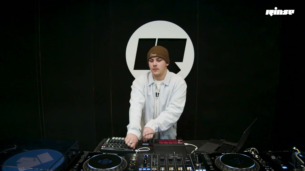 Izzy Lindqwister: LIVE PERFORMANCE with JAEL | Rinse France