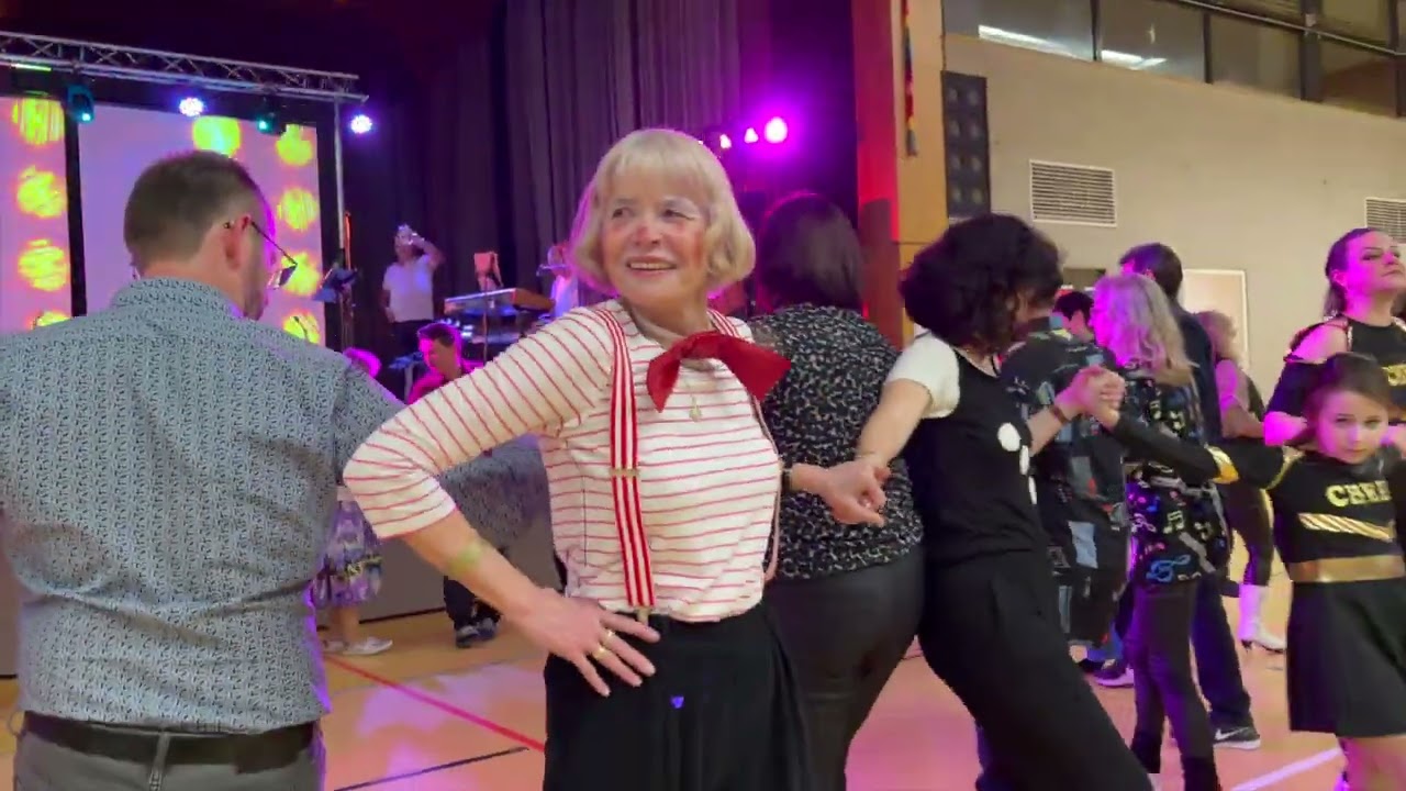 Fr&ouml;hliche Gesichter gepaart mit Energie- Faschingsball N&uuml;rtingen 2026 -Akustik 3 Band