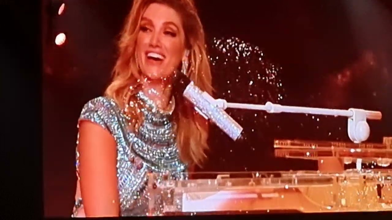 Delta Goodrem. Play & Born to Try, Bridge Over Troubled Dreams Tour- 26.3.2022. Melbourne.