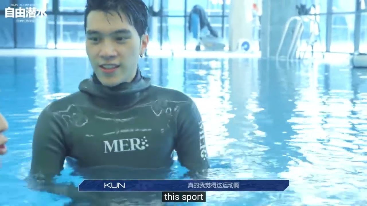 WayV's Hendery splashes Momma Kun and gets punished for it!