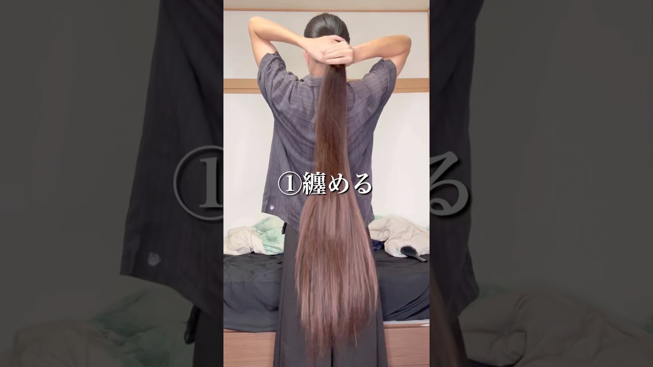簪アレンジをするスーパーロング男