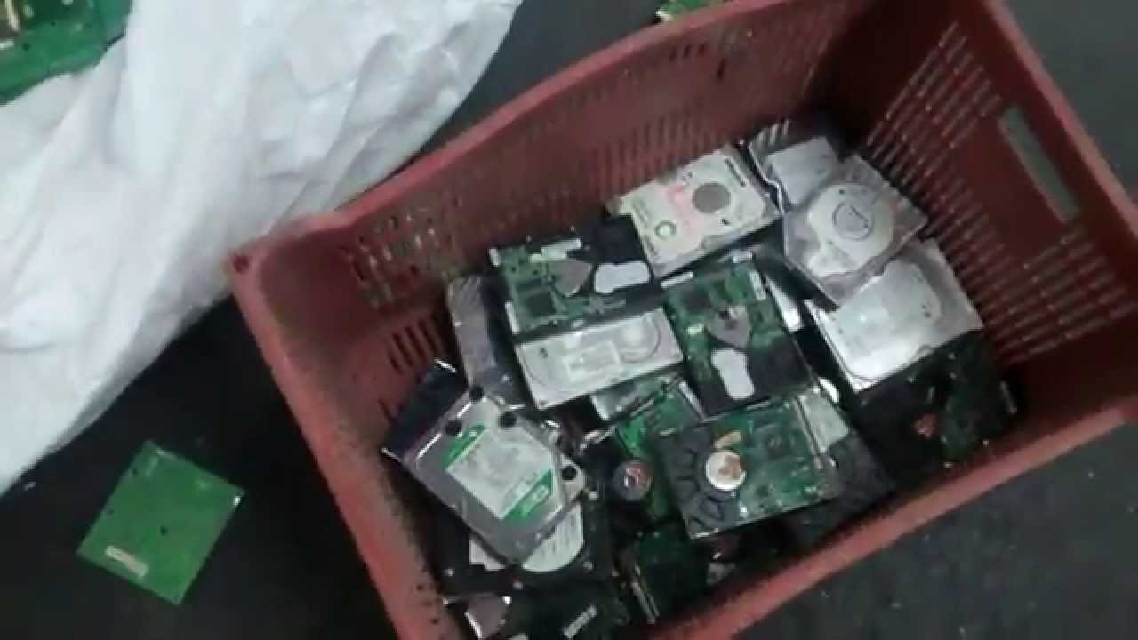 Reciclagem de placas mãe de computadores em Curitiba