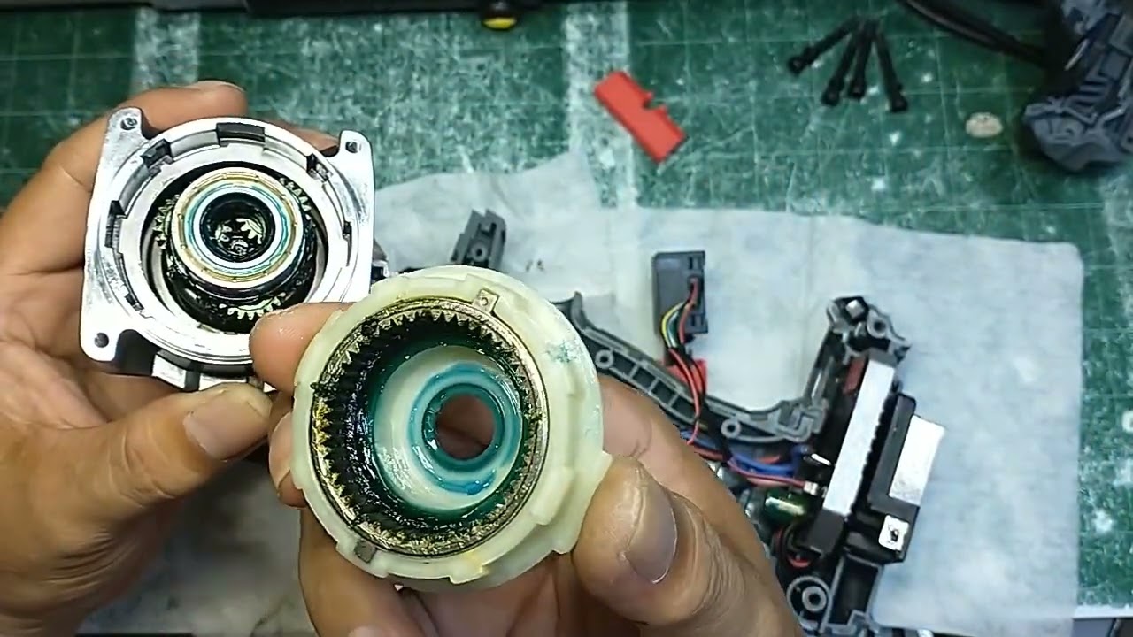 Bên trong máy bắn bu lông worfix 470n