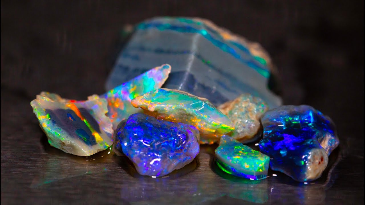 LIVE rough opal cutting. Come along for the adventure