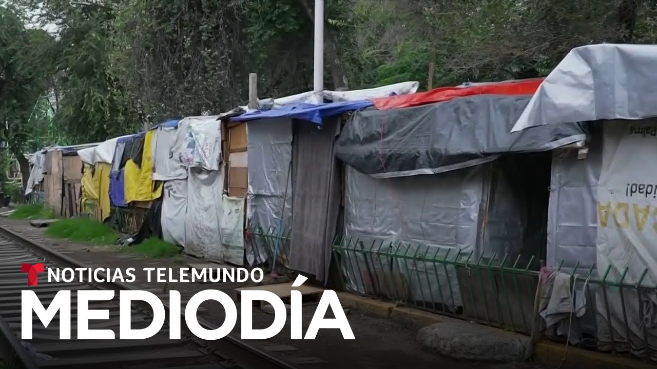 Cerca de 300,000 migrantes están varados en México por las políticas de EE.UU. | Noticias Telemundo