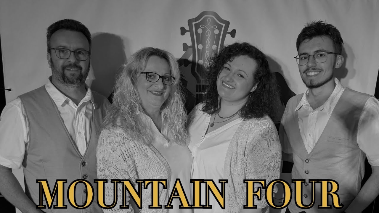 Sing Me an Old Fashioned Song -  Billie Jo Spears (feat. Mountain Four)