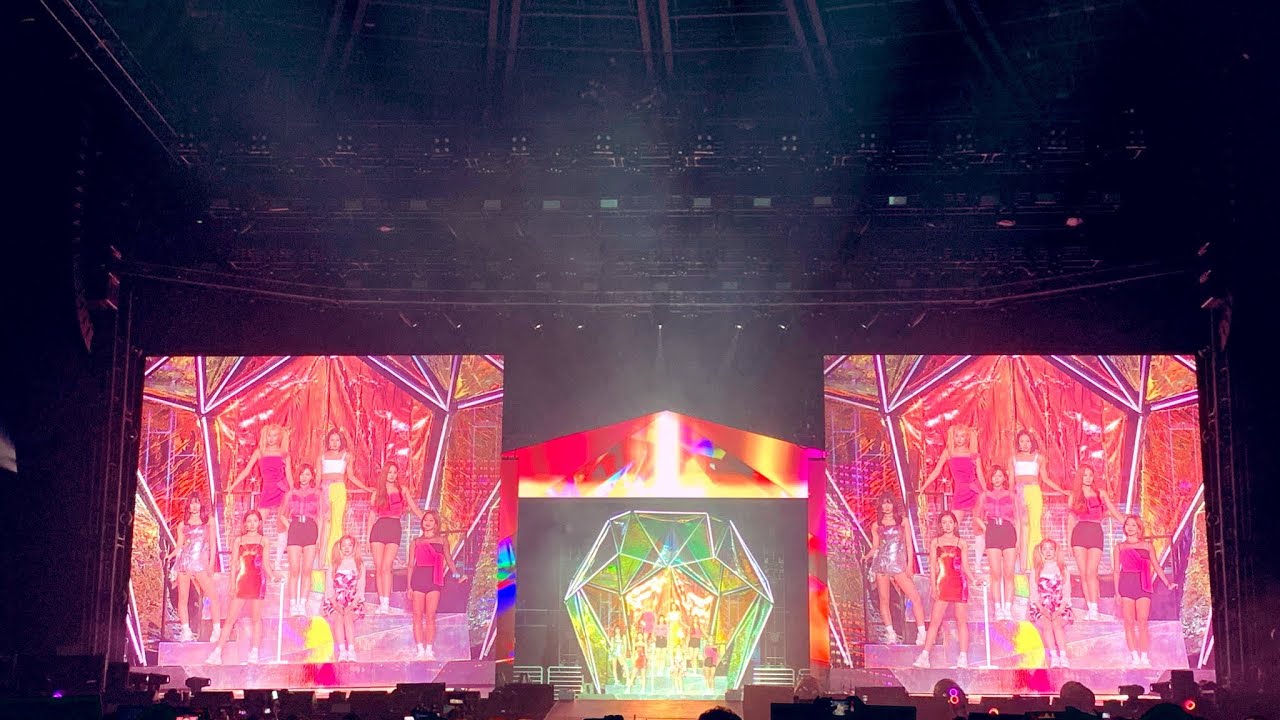 [FanCam] Twice (트와이스 ) World Tour TwiceLightsLA 190717- Likey Likey & What Is Love live