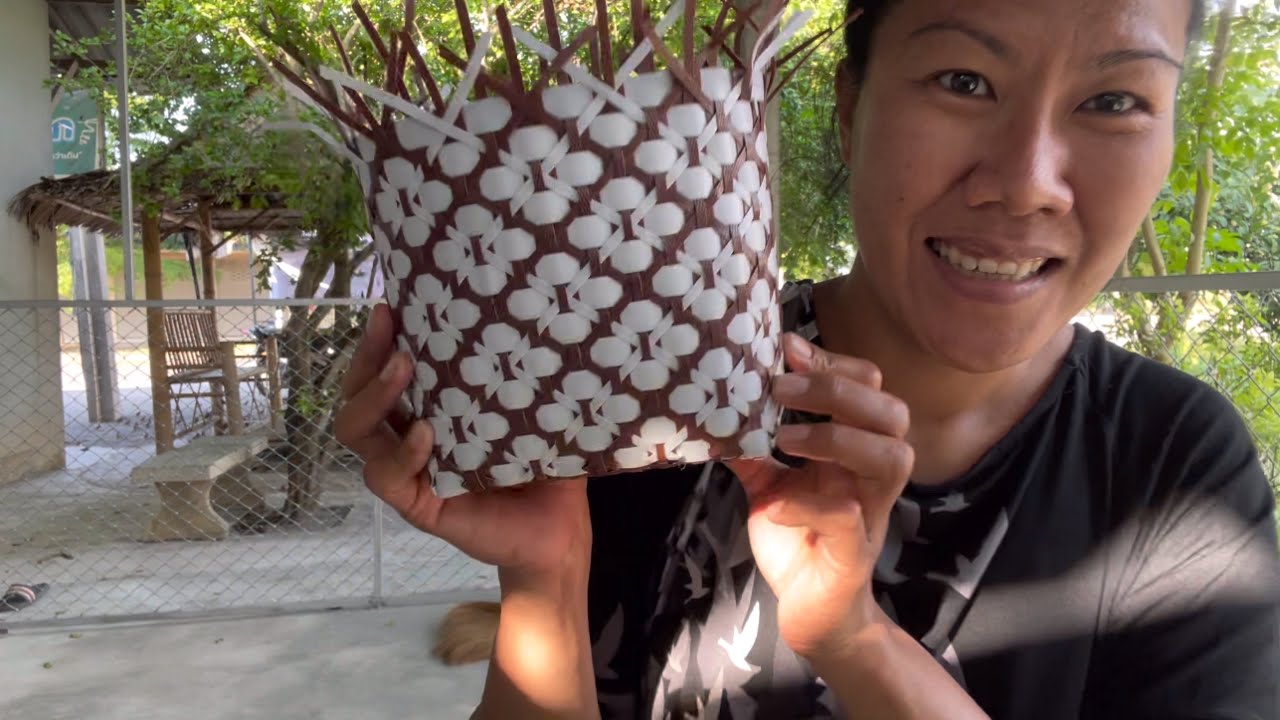 D.I.Y. สานกระเป๋า ลายดอกไม้ ด้วยเส้นพลาสติก EP.1
