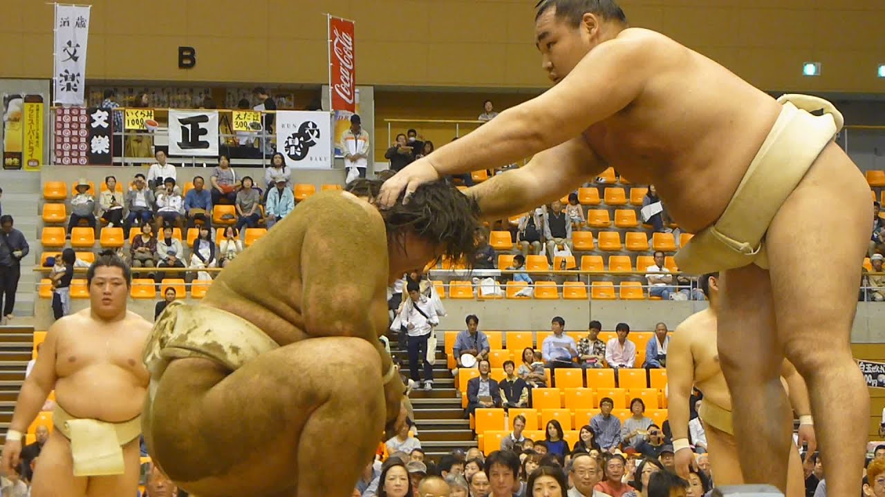 砂まみれできなこ餅みたい、逸ノ城（Ichinojyo）、横綱鶴竜（Kakuryu）とぶつかり稽古！（平成26年さいたま巡業 Grand Sumo Tour in Saitama 2014 fall）