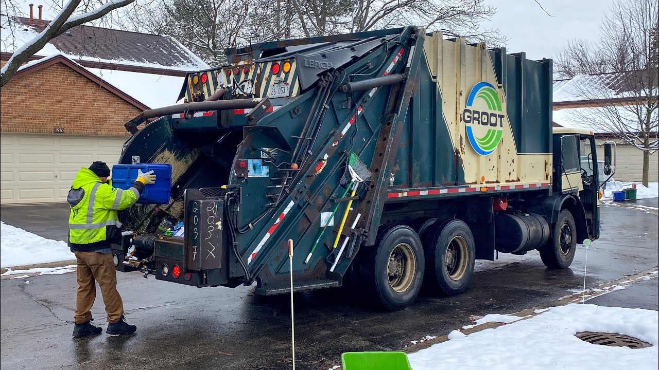 Groot Rear Loader Garbage Truck in the Snow: Mack LE Leach 2Rll