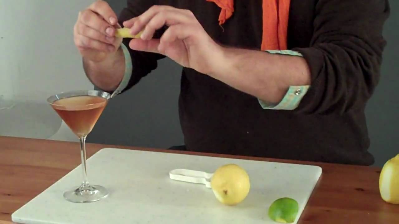 Cocktail techniques: Lemon twist with a peeler