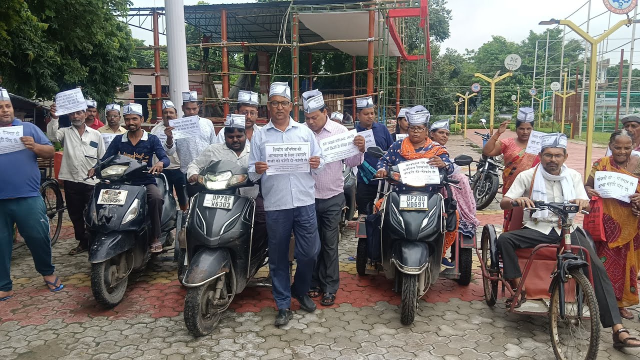 पुलिस की घेरा बन्दी से बचने के लिए लखनऊ कूच कर गए दिव्यांग पार्टी के कार्यकर्ता