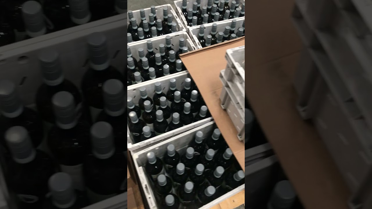 Comment pr&eacute;pare-t-on vos box ? 🍷🧐🍇 #shorts #vin