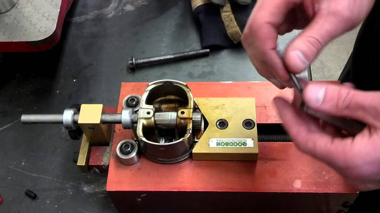 Installing a piston onto a connecting rod