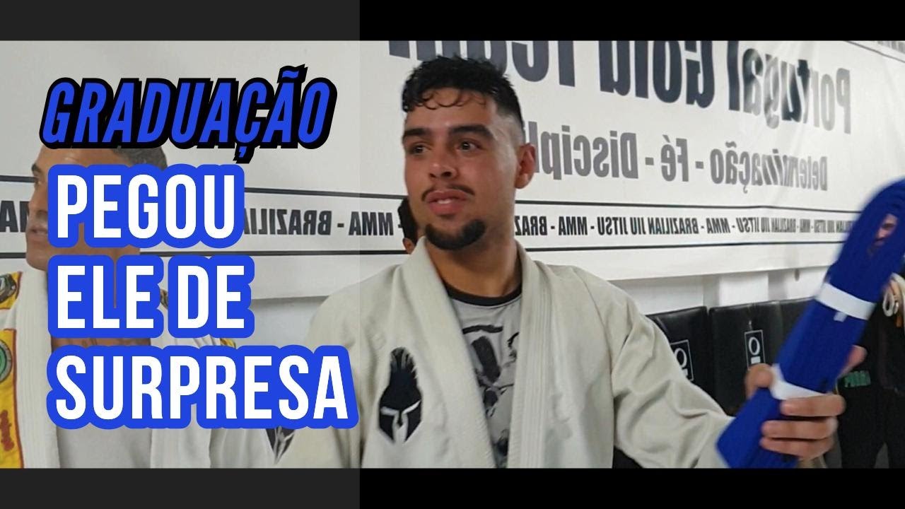 Professor de JiuJitsu Surpreende Atleta com Graduação Inesperada Durante Treino