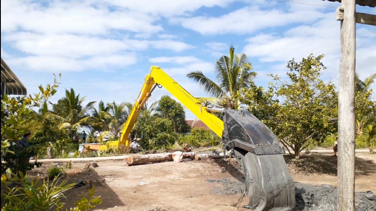xe cuốc sh dán tem s280 cần 19 mét múc đất đưa lên vô tới sân tới nhà