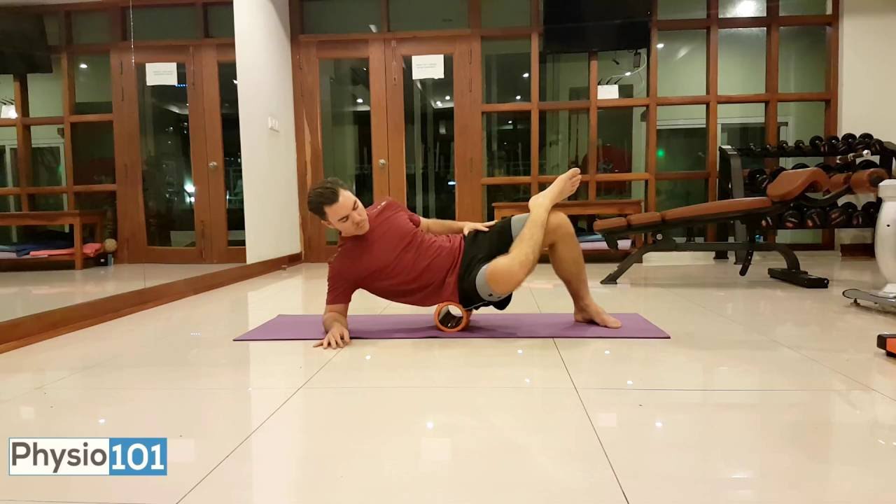 Foamrolling the Glutes
