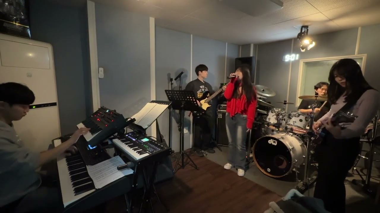 허르헉 스튜디오 - Out Of Time (The Weeknd Cover)