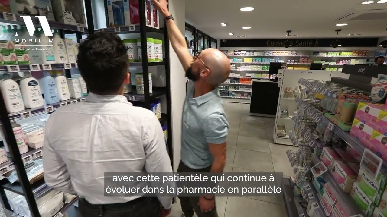 Pharmacie des Halles : Un Agencement Néo-Rétro Alliant Contrastes et Raffinement