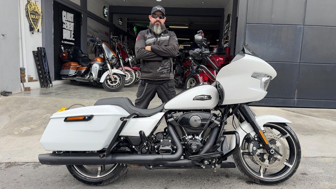 Motocicleta HARLEY DAVIDSON ROAD GLIDE 117 2024 de venta en El Cuervo Motors.