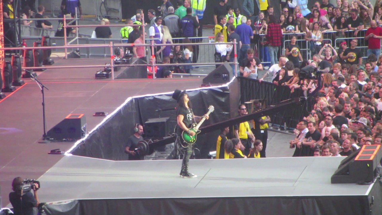 Guns N' Roses - This I Love Live @ London Stadium