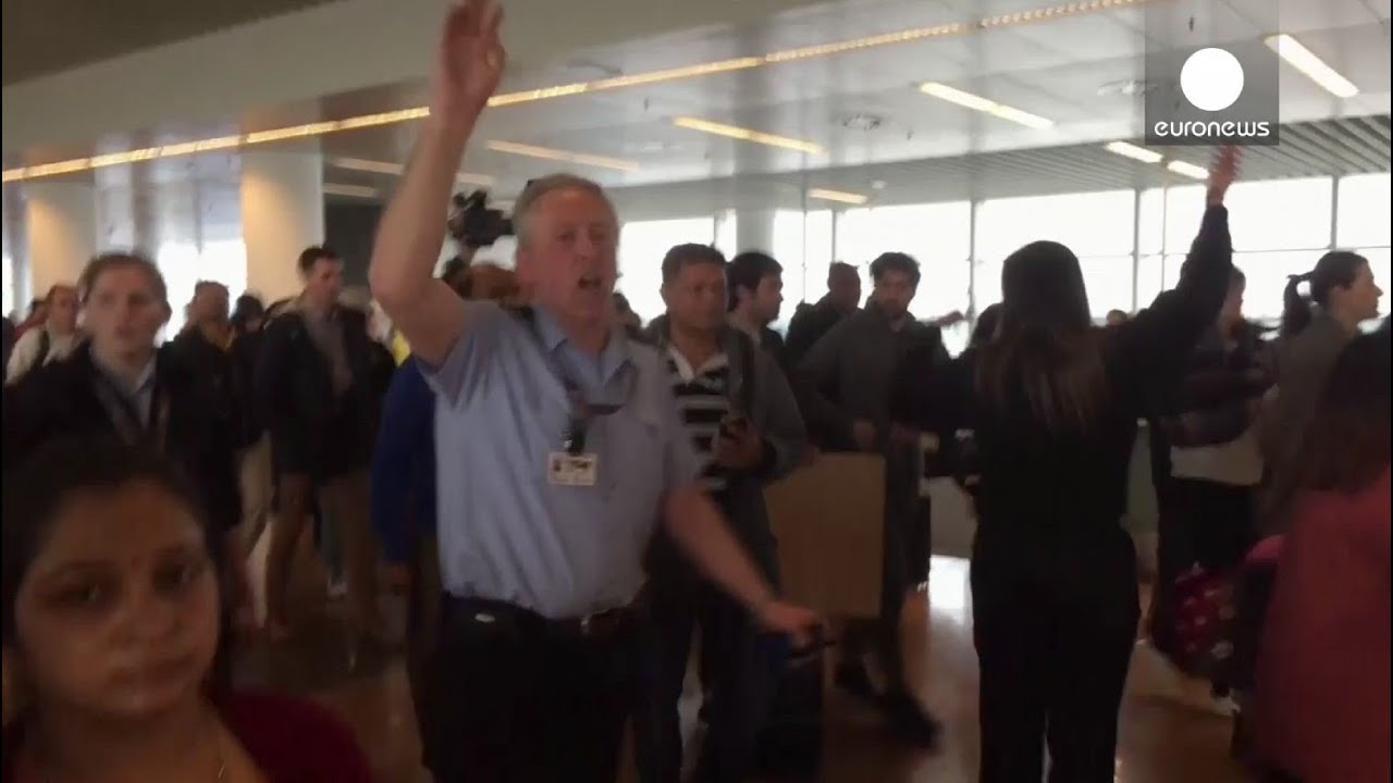 Panic inside Brussels airport after explosions: "All the luggage stays here"