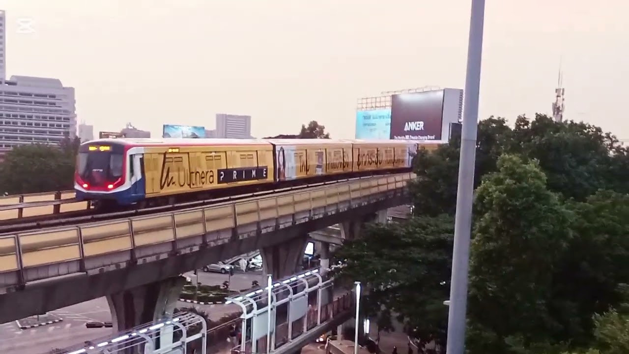 รถไฟฟ้า BTS ช่วงพระอาทิตย์กำลังจะลับขอบฟ้า วิวจากร้านปิ้งเนย อนุสาวรีย์ชัยสมรภูมิ N3