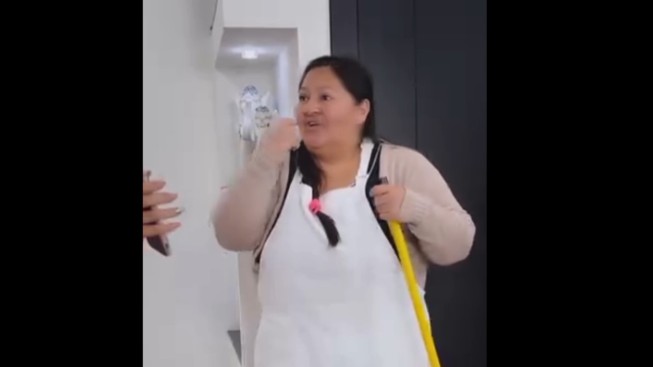 Encontr&oacute; a su madre humillada