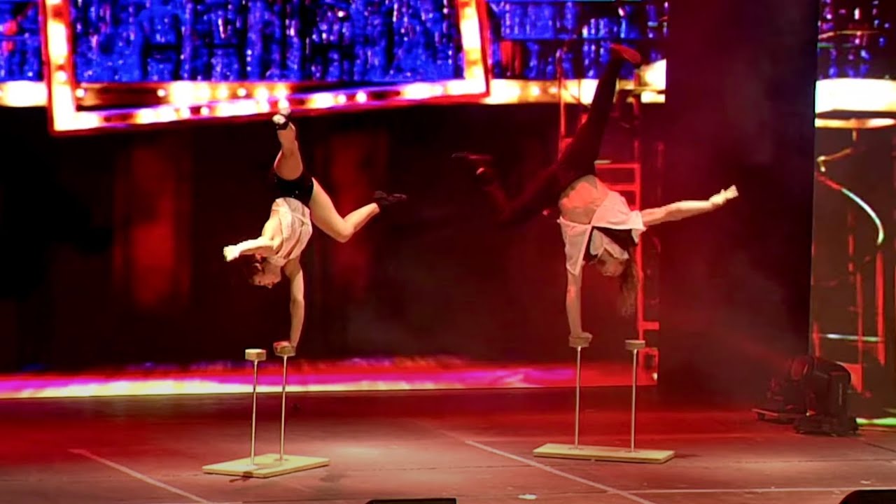 Duo Handstand Comedy Act - Ex Centrum Circus 2022