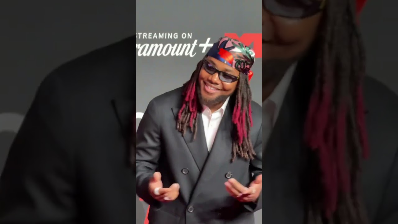 Stylish & sleek: Leon Thomas im Black Suit! 😎🌟🎶 | VMA