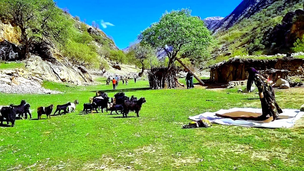 DESA DI PEGUNUNGAN ZAGROS IRAN: BAHAGIA DALAM KESEDERHANAAN 