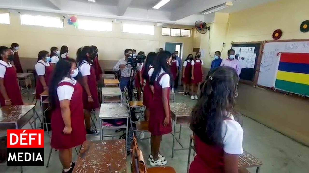 Fête de l’Indépendance : l’hymne national retentit dans les salles de classe