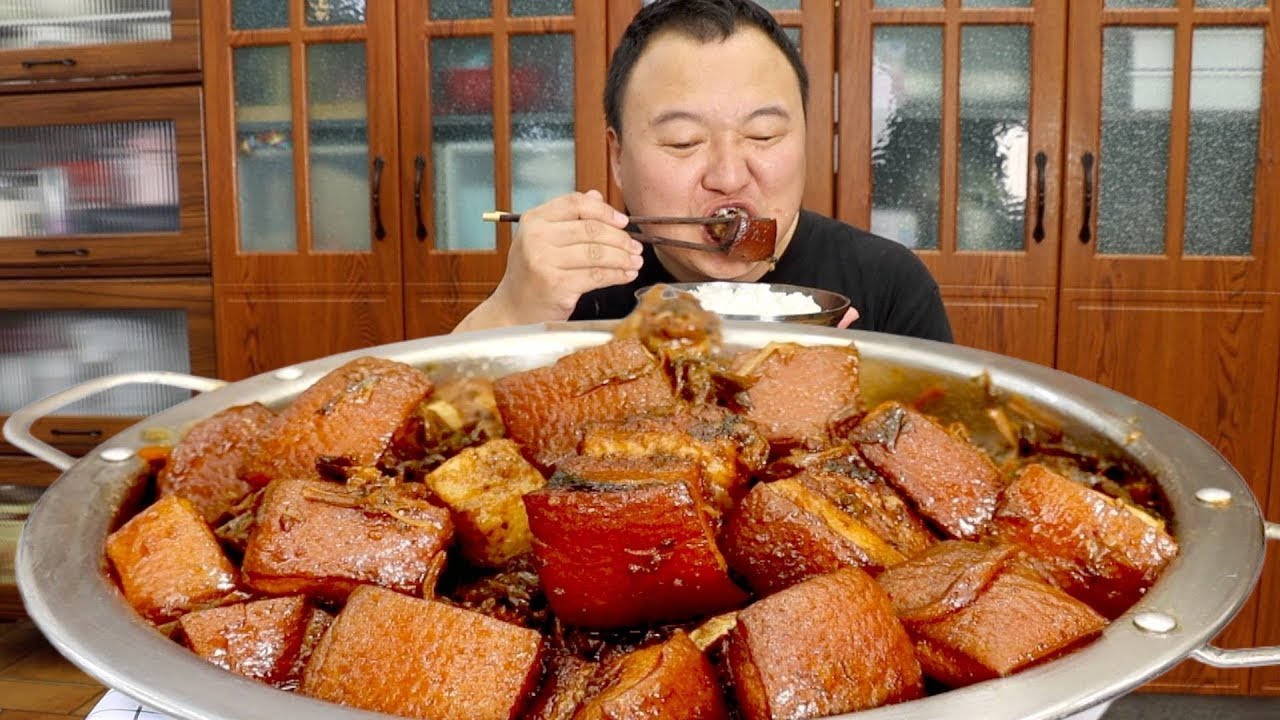 Six pounds of pork belly, Aqiang made preserved vegetables and braised pork, surprisingly delicious