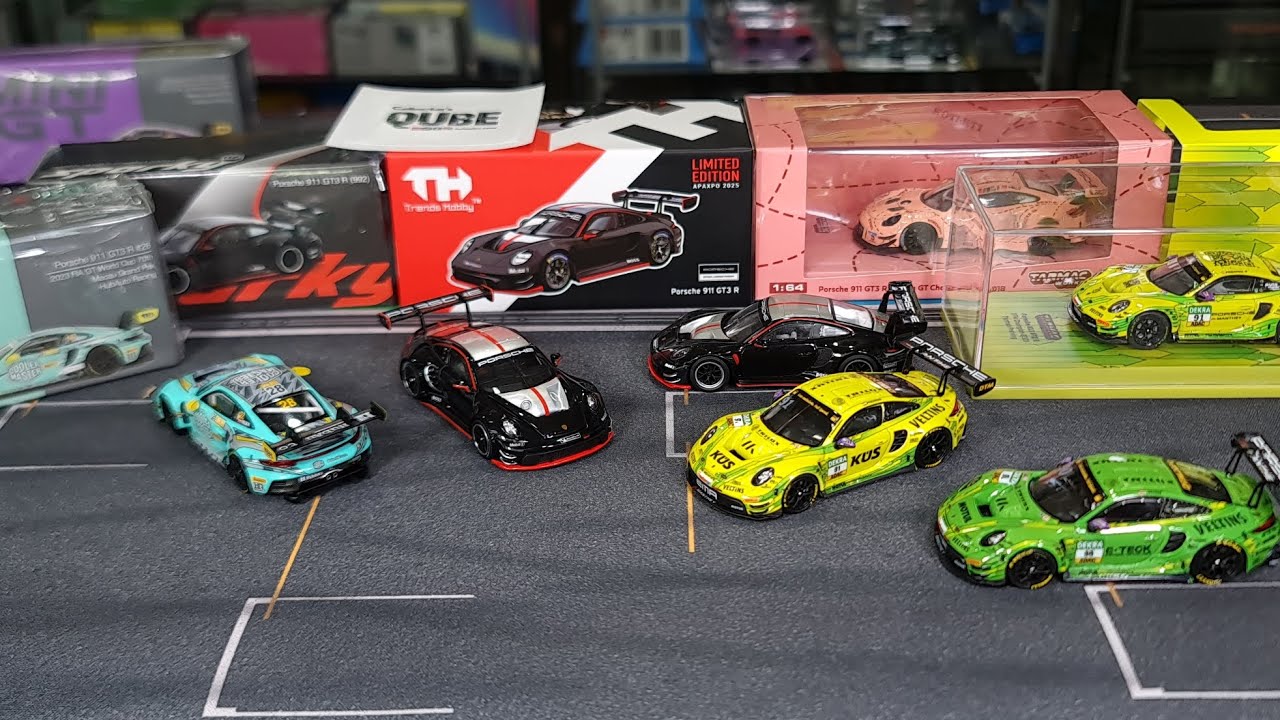 V2 сравнивает лицензированный Porsche 911 GT3 R Sparky Trends Hobby Mini GT Tarmac Works с Ep11