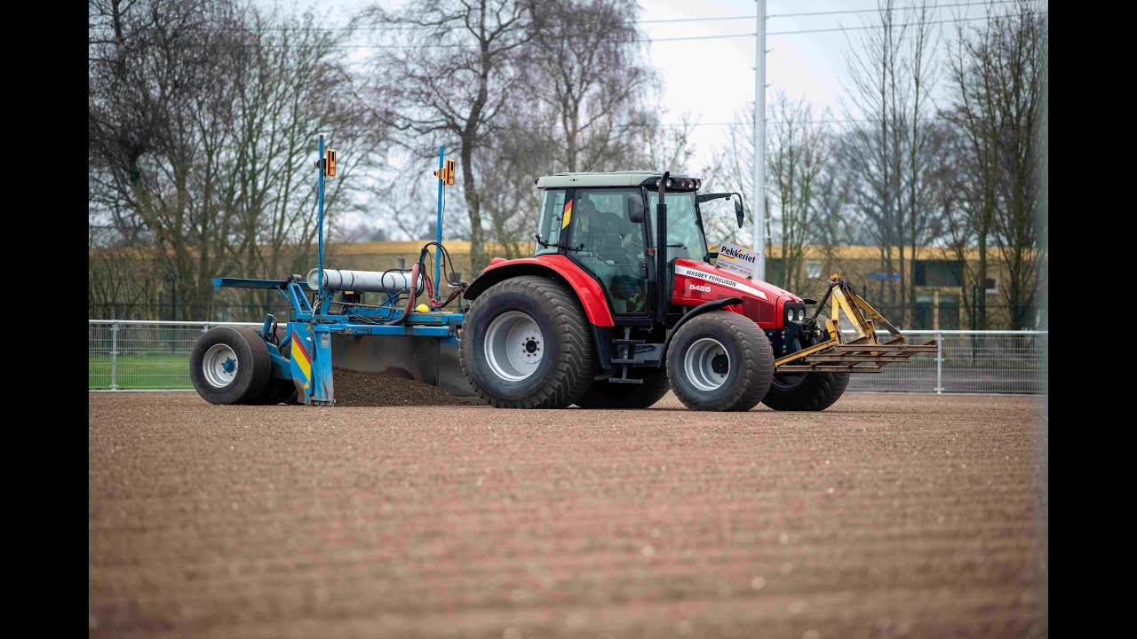 Aanleg Hybride voetbalveld VV-Hoonhorst door Pekkeriet Dalfsen