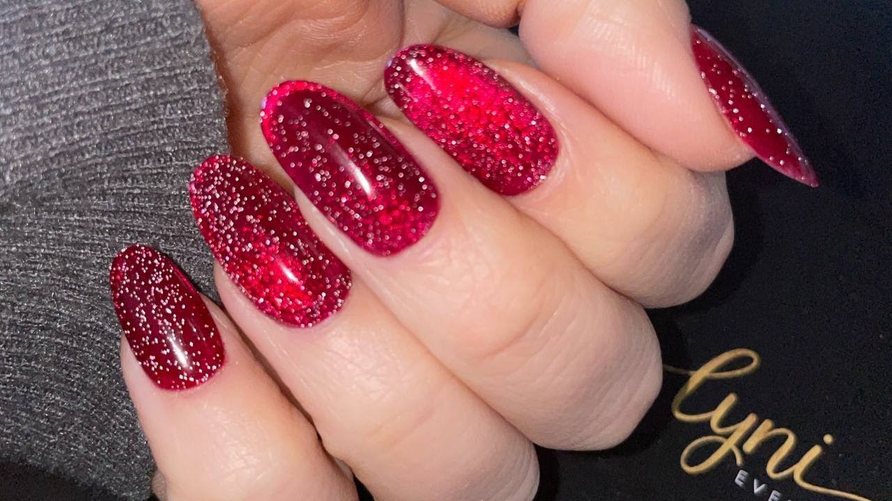 Rote Gelnägel mit WOW-Effekt