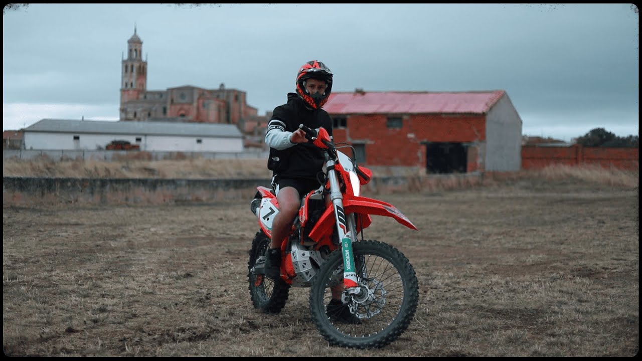 RUBI&Oslash; - CARN&Iacute;VORO (Videoclip Oficial)