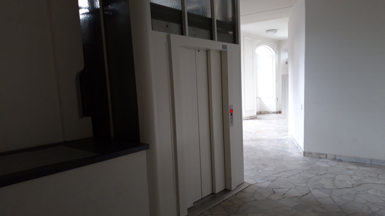 New Schindler elevator in old nice glass shaft @ Luzern, Switzerland