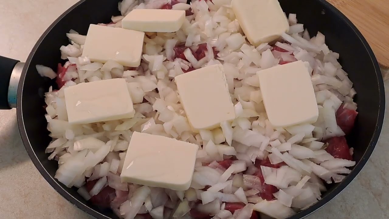 НЕЖНЕЙШЕЕ мясо ! Как ВКУСНО приготовить гуляш из говядины с подливкой!