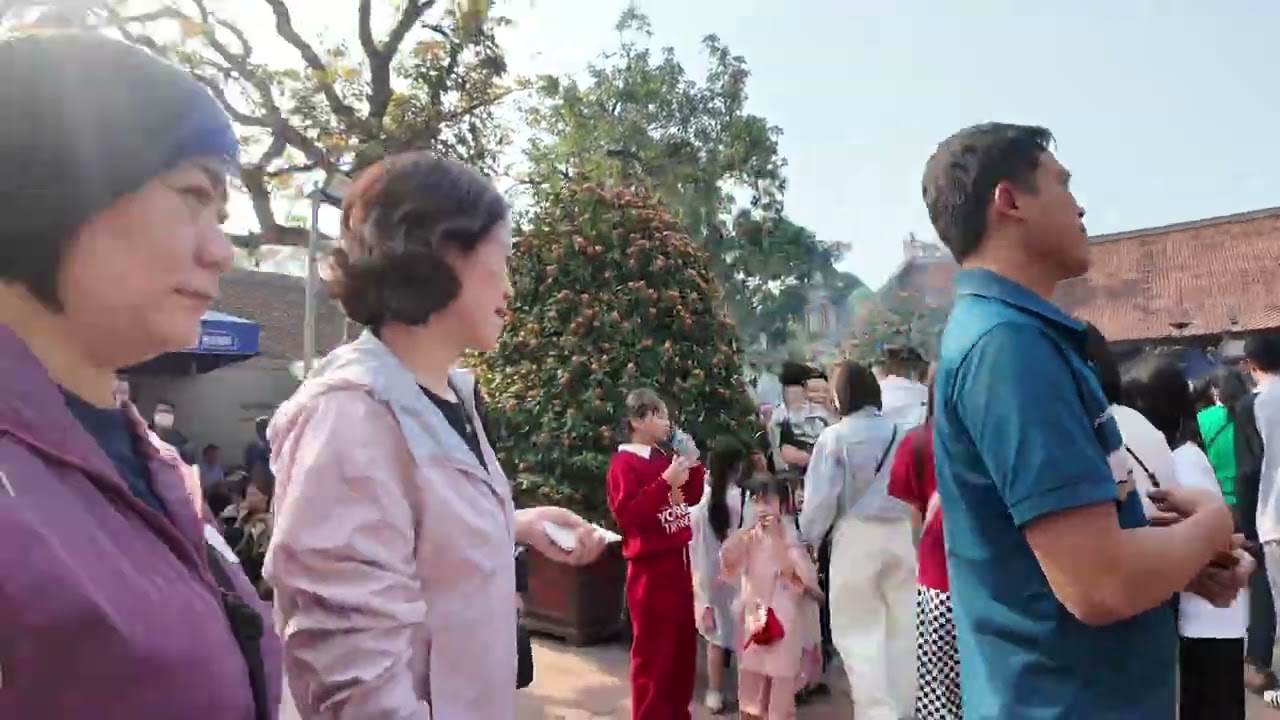 Tiếp Túc Ngày Mồng 4 Tết Đi Vào Đền Trần Nam Định