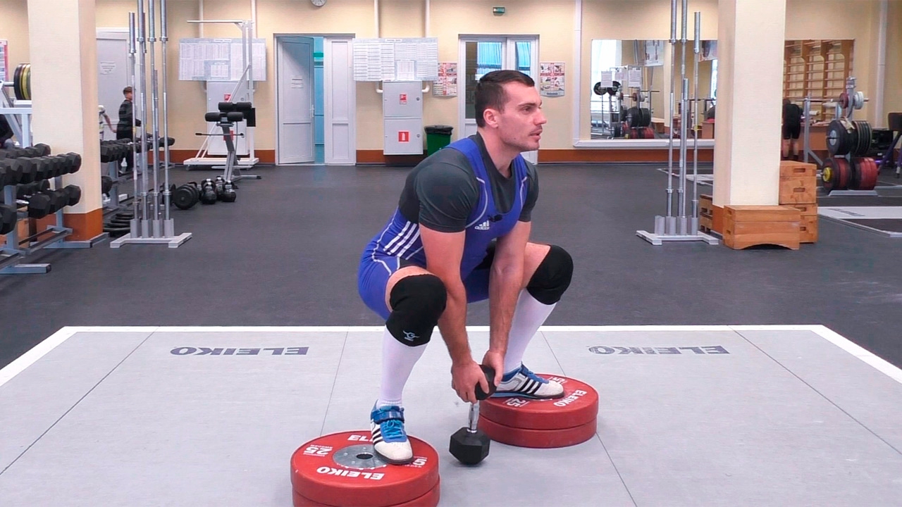 Приседания с весом между ног: техника и нюансы