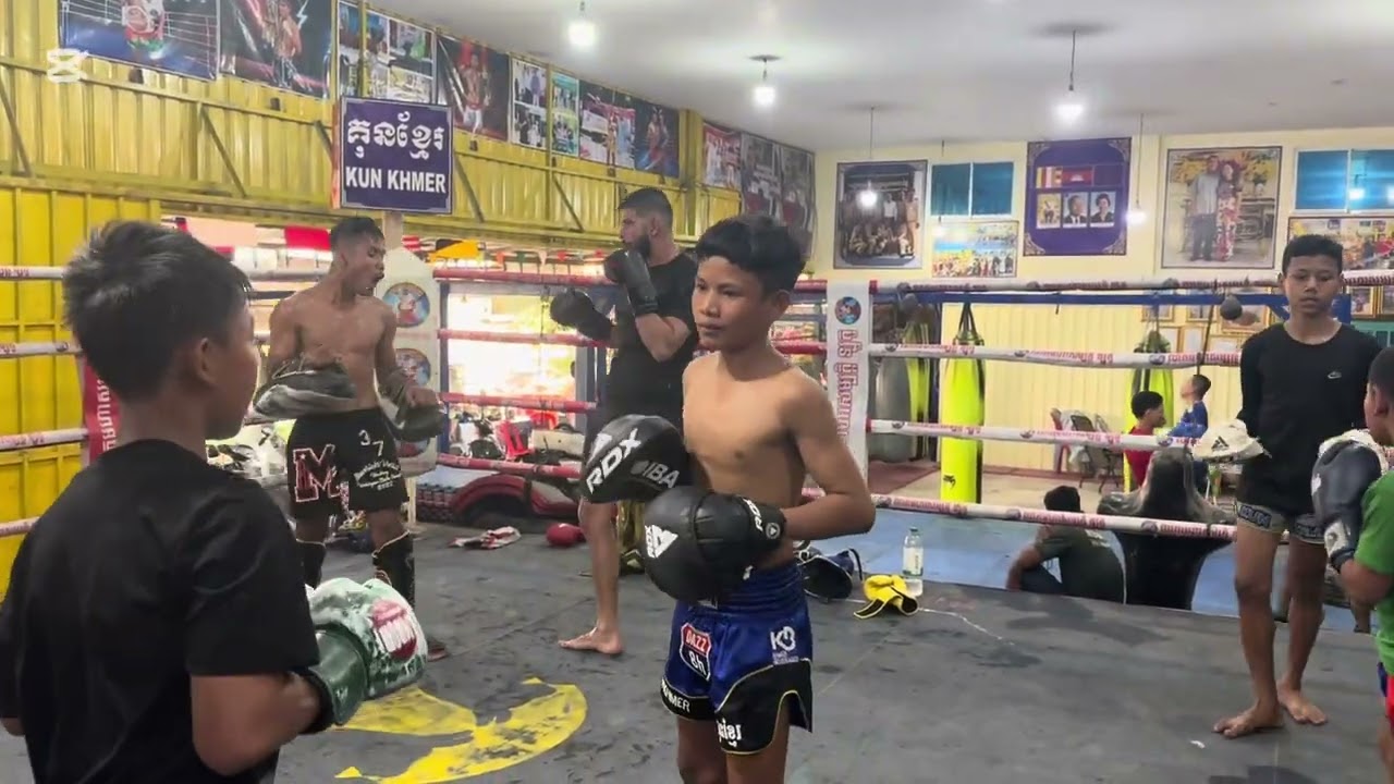 កម្មវិធីហ្វឹកហាត់ប្រចាំថ្ងៃនៅក្នុងក្លឹប