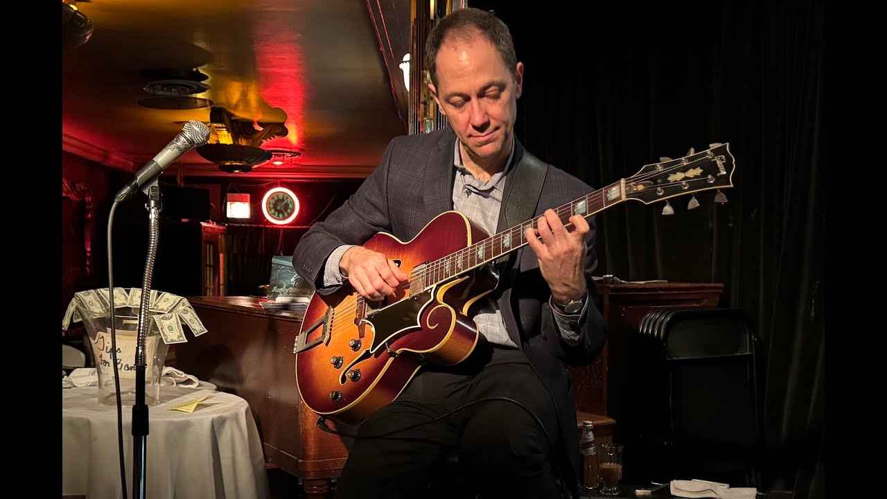 Solo Jazz Guitar - Andy Brown plays 