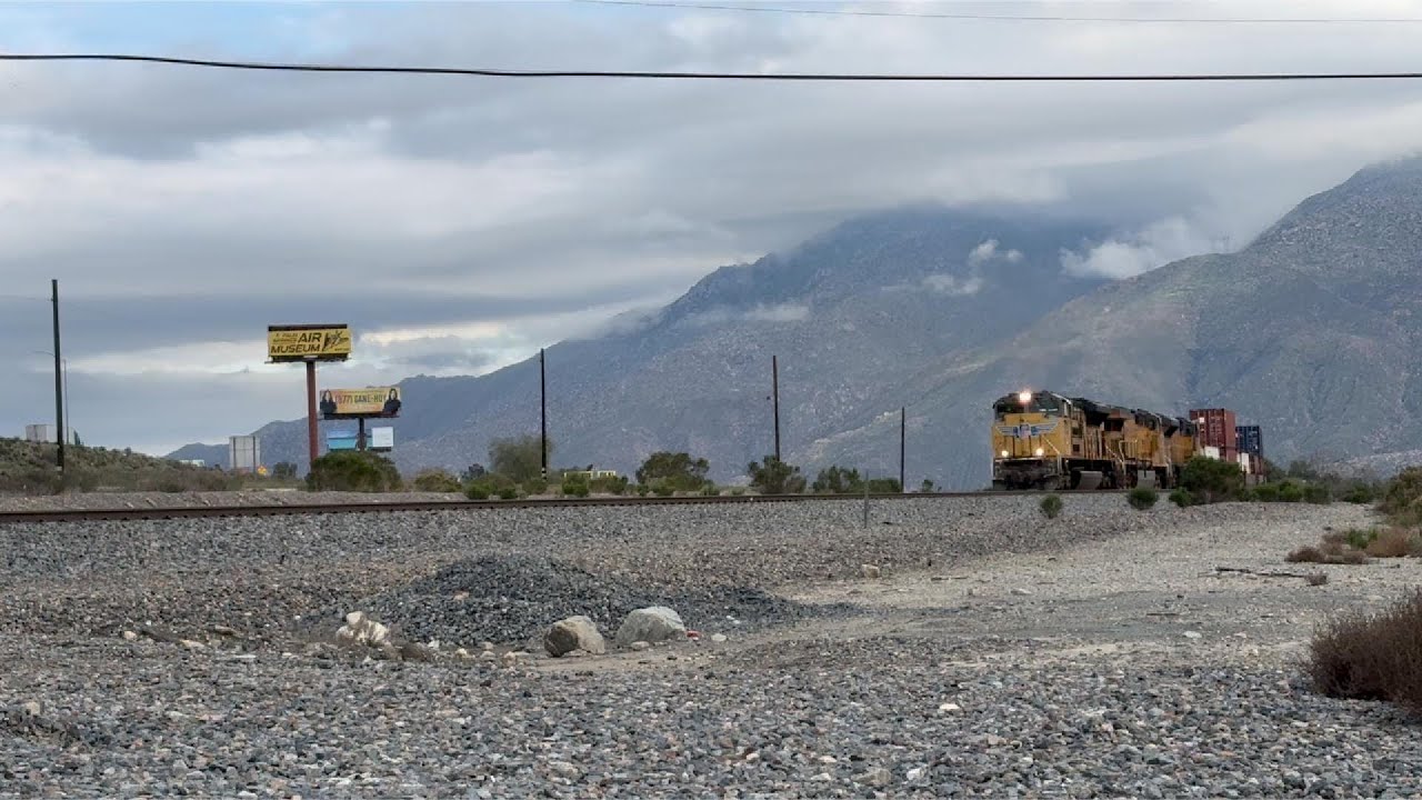 Union Pacific Intermodal Crawls up the Beaumont Hill