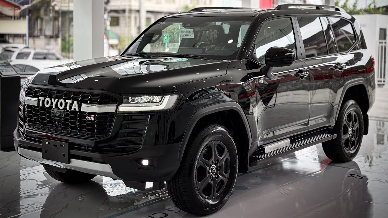 NEW Toyota Land Cruiser LC300 GR Sport ( 2025 ) - The Best luxury SUV!